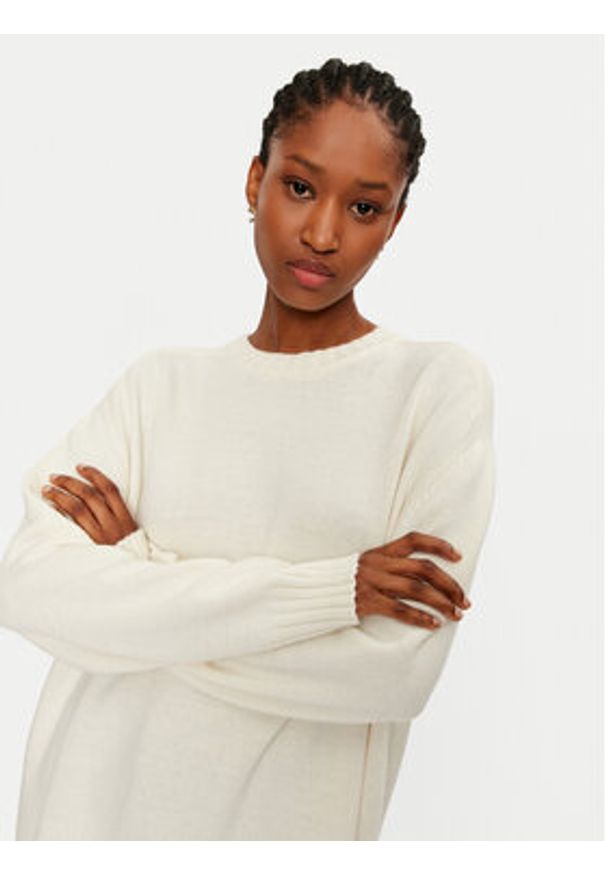 ViCOLO Sweter 77070S Écru Relaxed Fit. Materiał: wiskoza