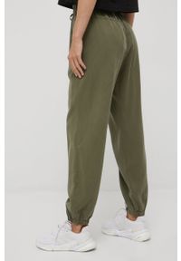 Deha spodnie damskie kolor zielony joggery high waist. Stan: podwyższony. Kolor: zielony. Materiał: materiał, tkanina, jedwab, lyocell