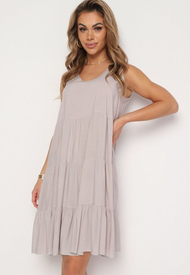 Born2be - Beżowa Rozkloszowana Sukienka z Bawełny na Ramiączkach Zasea. Okazja: na co dzień, na randkę. Typ kołnierza: dekolt w kształcie V. Kolor: beżowy. Materiał: bawełna. Długość rękawa: na ramiączkach. Styl: casual, elegancki