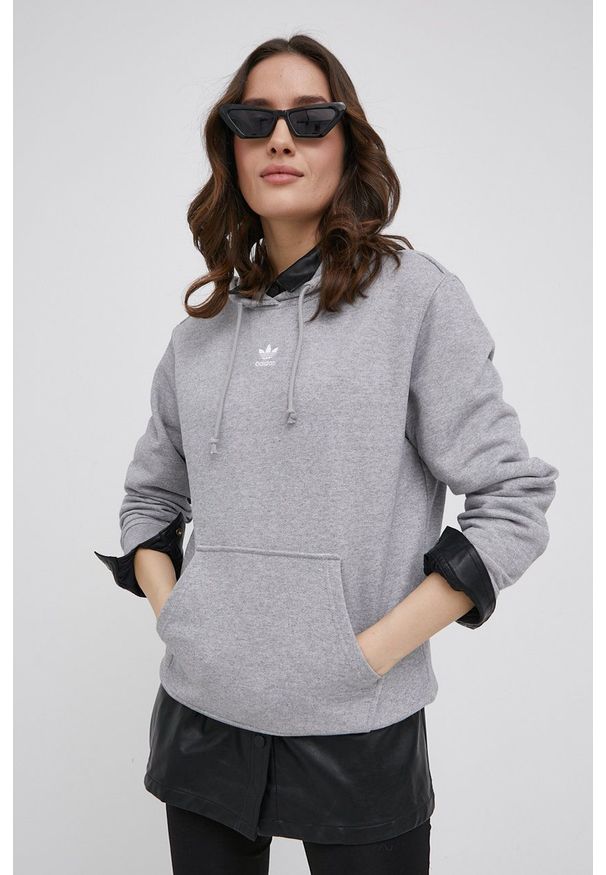 adidas Originals Bluza bawełniana damska kolor szary z kapturem melanżowa. Okazja: na co dzień. Typ kołnierza: kaptur. Kolor: szary. Materiał: bawełna. Wzór: melanż. Styl: casual