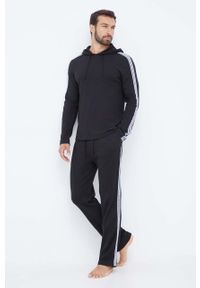 Michael Kors bluza lounge kolor czarny z kapturem z aplikacją. Typ kołnierza: kaptur. Kolor: czarny. Materiał: dzianina. Wzór: aplikacja #4