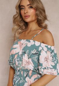 Renee - Niebieski Kombinezon z Opuszczonymi Rękawami i Gumkami w Pasie Gelissa. Kolor: niebieski. Długość rękawa: na ramiączkach. Długość: krótkie. Wzór: kwiaty. Sezon: lato, wiosna