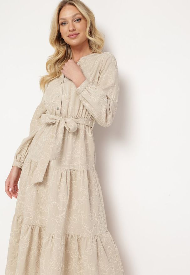 Born2be - Beżowa Rozkloszowana Sukienka z Gumką i Wiązanym Paskiem w Talii Javara. Okazja: na co dzień. Kolor: beżowy. Materiał: jeans. Typ sukienki: rozkloszowane. Styl: elegancki, casual, klasyczny