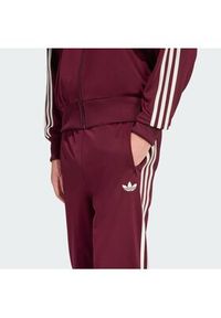 Adidas - adidas Spodnie dresowe KE1651 Bordowy Regular Fit. Kolor: czerwony. Materiał: syntetyk #3