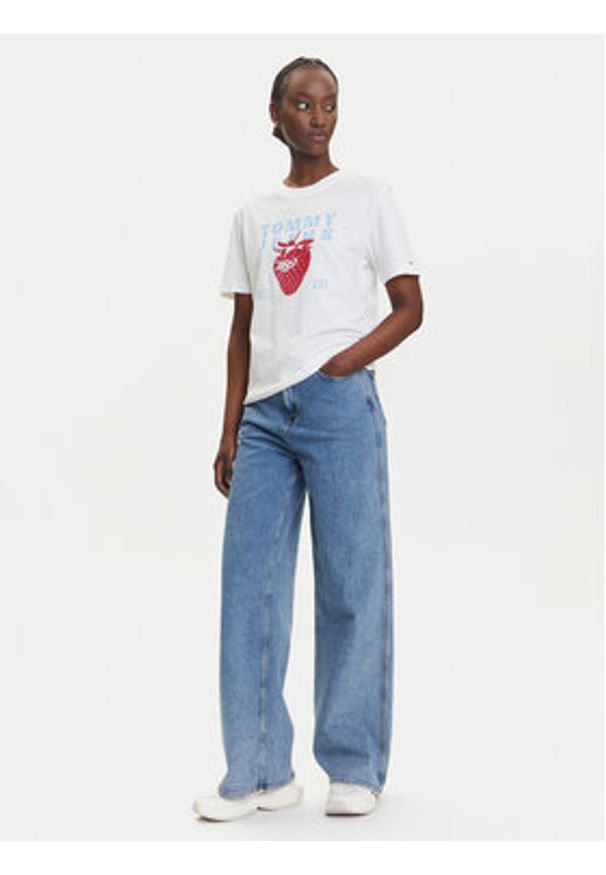 Tommy Jeans T-Shirt Strawberry DW0DW20894 Biały Relaxed Fit. Kolor: biały. Materiał: bawełna
