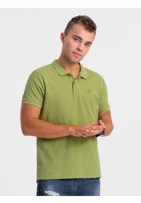 Ombre Clothing - Koszulka męska polo z dzianiny pique - oliwkowy V21. Typ kołnierza: polo. Kolor: oliwkowy. Materiał: dzianina. Wzór: haft. Styl: klasyczny #1