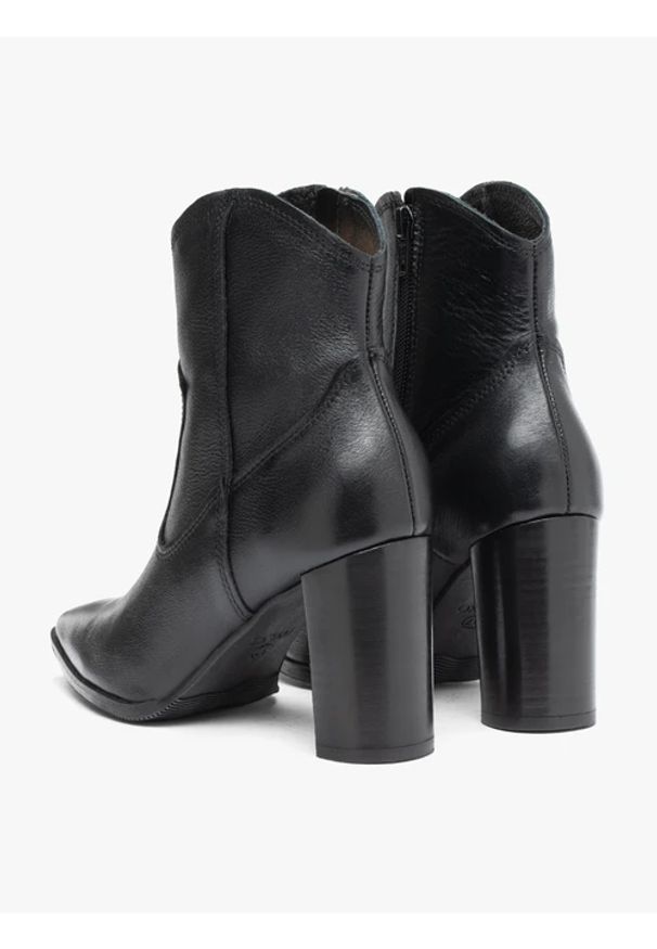 Ryłko - Czarne botki kowbojki na wysokim obcasie. Okazja: na co dzień. Zapięcie: zamek. Kolor: czarny. Materiał: skóra. Obcas: na obcasie. Styl: street, casual, elegancki. Wysokość obcasa: wysoki