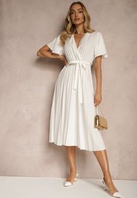 Renee - Biała Sukienka Wiązana w Talii z Plisowaniem na Dole Dorseki. Kolor: biały. Materiał: materiał, tkanina. Styl: elegancki #3