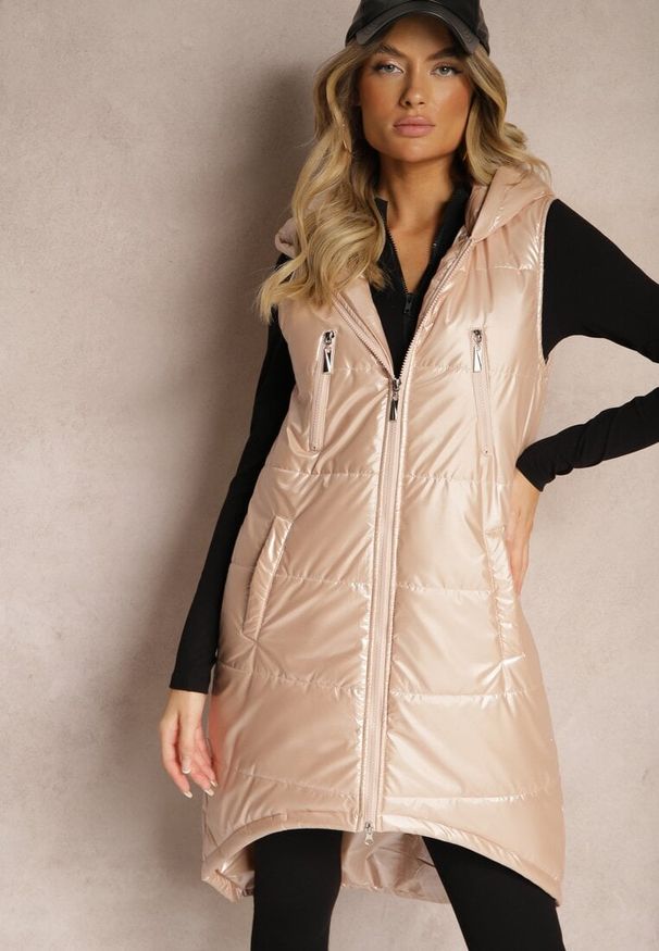 Renee - Beżowa Kamizelka o Długim Kroju Wykończona Imitacją Kieszeni i Kapturem Mavaline. Okazja: na co dzień, na spacer. Kolor: beżowy. Materiał: bawełna, jeans. Długość: długie. Styl: casual