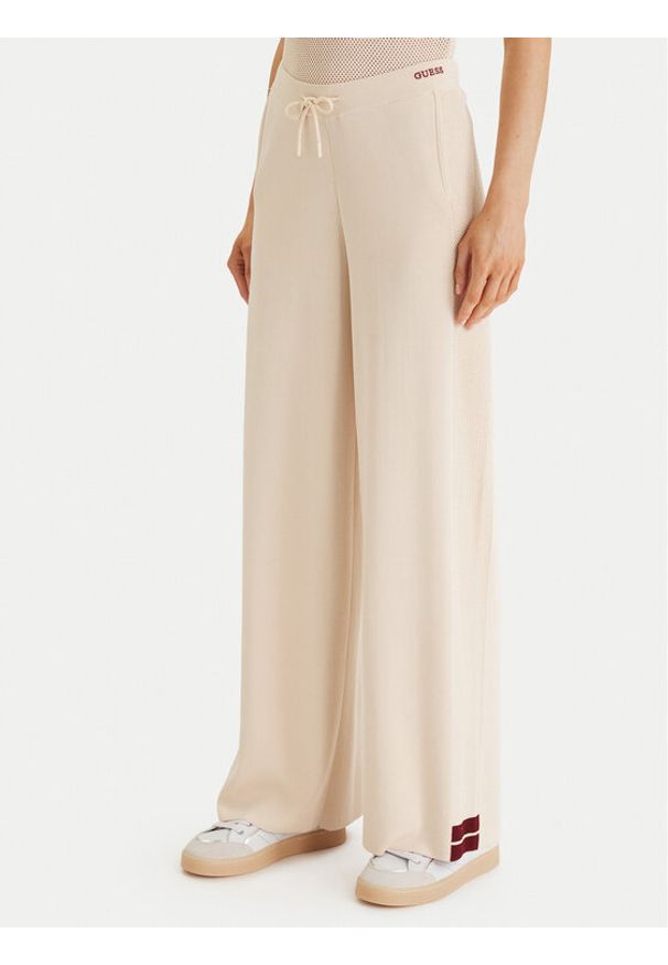 Guess Spodnie dresowe V6GB06 Z0651 Beżowy Wide Leg. Kolor: beżowy. Materiał: syntetyk