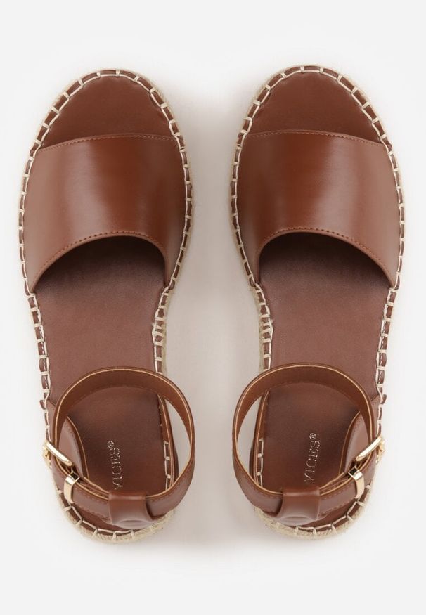 Renee - Brązowe Sandały VICES na Plecionej Platformie z Zapięciem na Pasek z Klamrą Evimoni. Zapięcie: klamry. Kolor: brązowy. Materiał: len. Obcas: na platformie