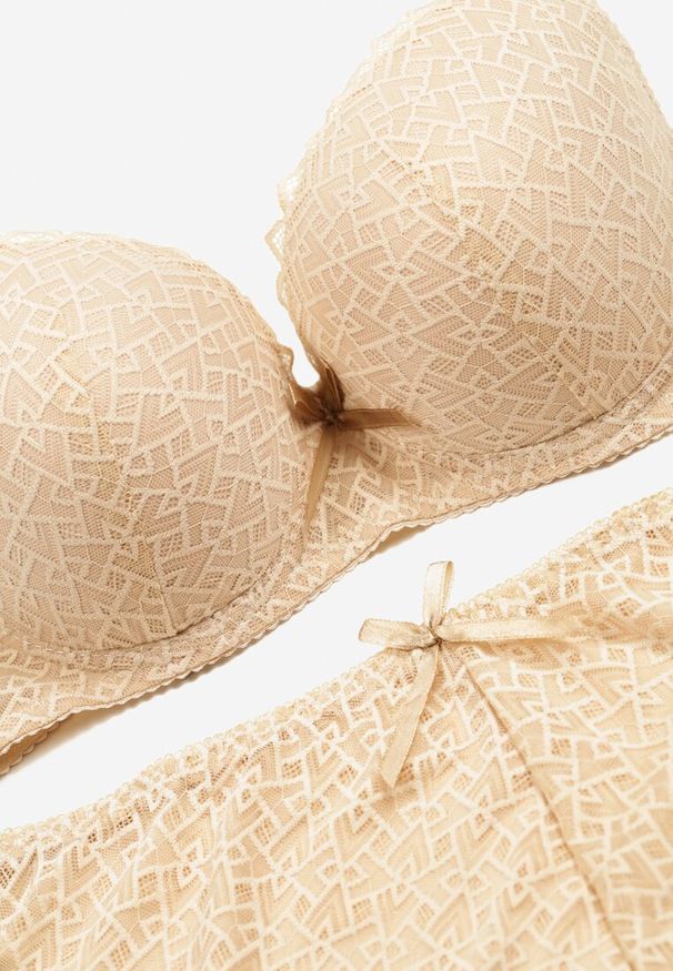 Renee - Beżowy Komplet Bielizny Koronkowej Klasyczny Biustonosz i Figi z Wysokim Stanem Nasellea. Stan: podwyższony. Kolor: beżowy. Materiał: koronka. Wzór: ażurowy, aplikacja, koronka