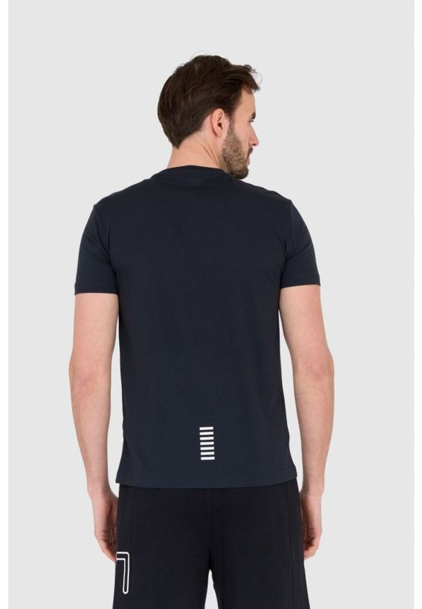 EA7 Emporio Armani - EA7 Granatowy t-shirt męski z małym logo, Rozmiar L. Kolor: niebieski