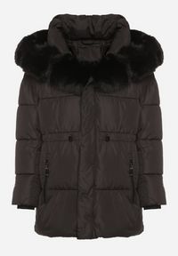 Born2be - Czarna Kurtka z Pikowanymi Przeszyciami i Kapturem z Futerkiem Galiadia. Okazja: na co dzień, na spacer. Kolor: czarny. Materiał: futro. Styl: klasyczny, casual, sportowy #6