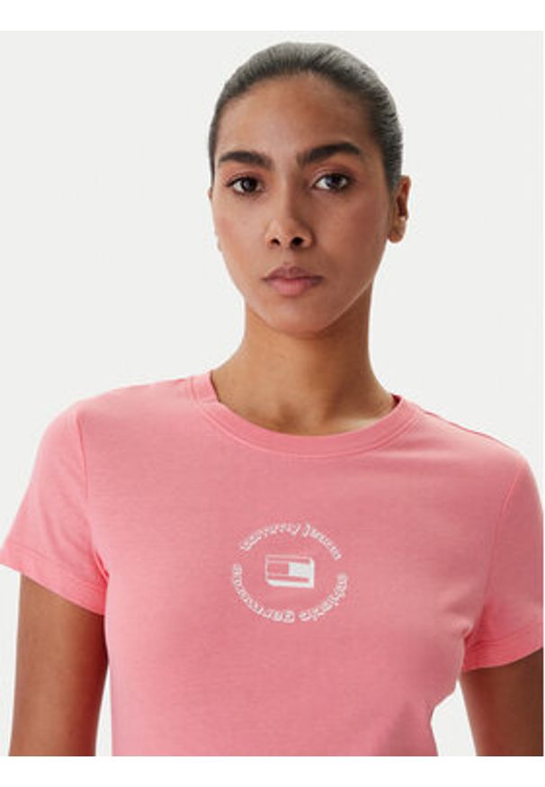 Tommy Jeans T-Shirt DW0DW22273 Różowy Slim Fit. Kolor: różowy. Materiał: bawełna