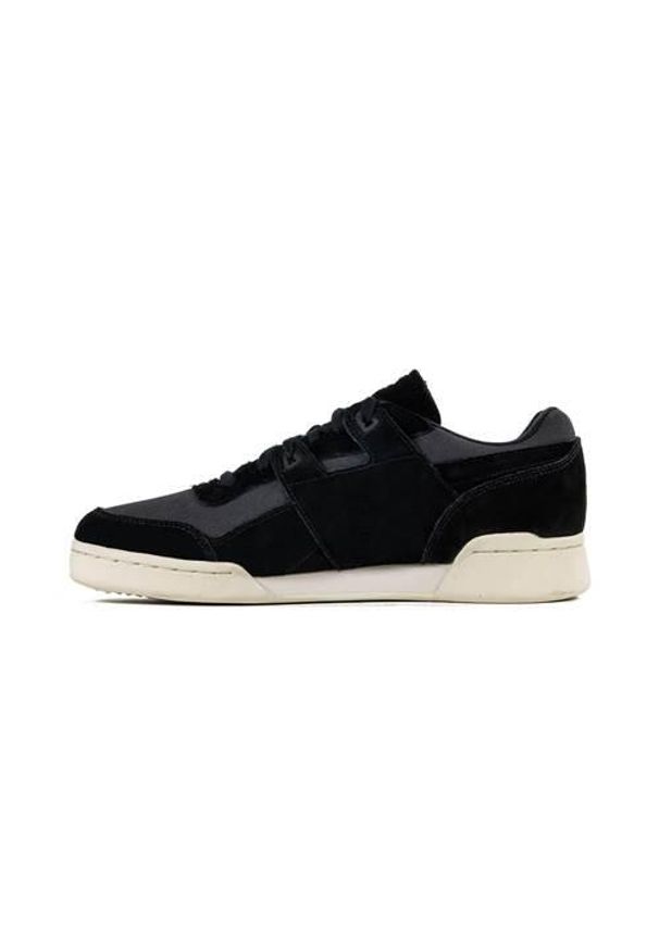 Buty do chodzenia męskie Reebok Workout Plus NT. Zapięcie: sznurówki. Kolor: czarny. Materiał: materiał, syntetyk. Szerokość cholewki: normalna. Model: Reebok Workout. Sport: turystyka piesza