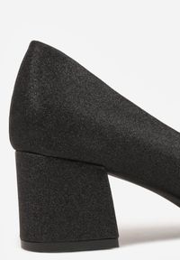 Born2be - Czarne Brokatowe Czółenka Vices na Słupku ze Skórzaną Wkładką Izamine. Okazja: na spotkanie biznesowe. Kolor: czarny. Materiał: skóra. Wzór: aplikacja. Obcas: na słupku. Styl: biznesowy, elegancki, wizytowy. Wysokość obcasa: średni #9