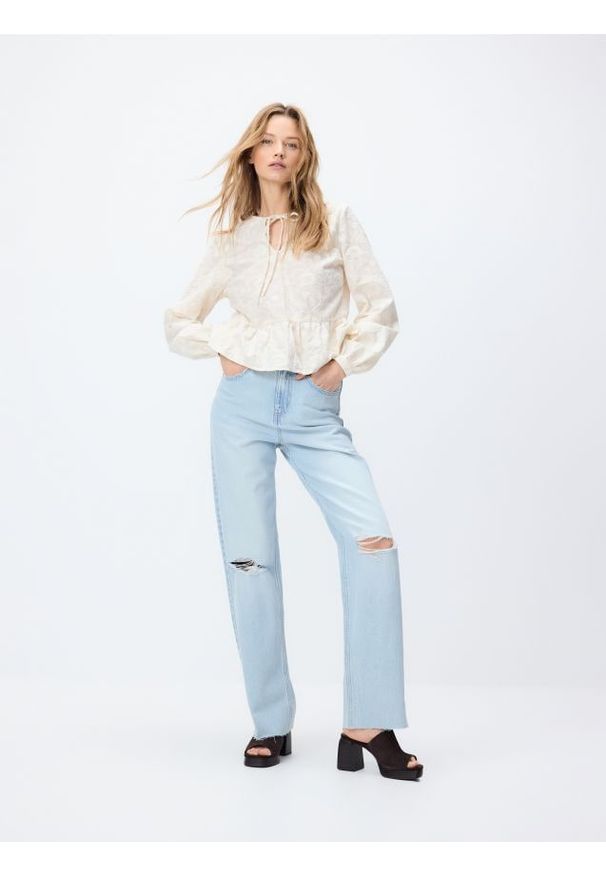 Reserved - Bawełniana bluzka z haftem - kremowy. Kolor: kremowy. Materiał: bawełna. Wzór: haft