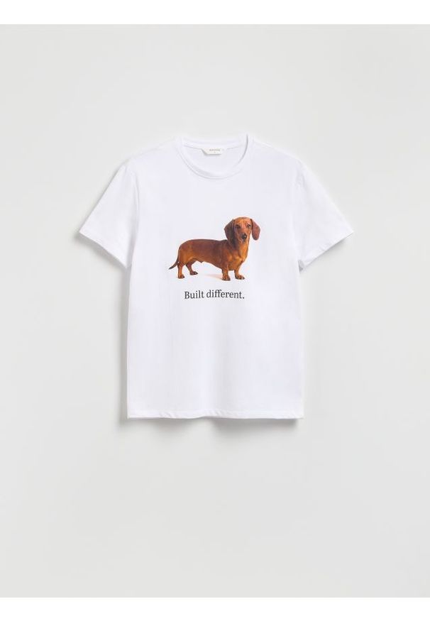 Reserved - T-shirt regular z naszywką - biały. Kolor: biały. Materiał: bawełna, dzianina. Wzór: aplikacja