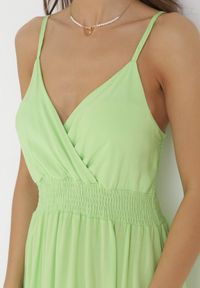 Born2be - Jasnozielona Sukienka Cadole. Kolor: zielony. Materiał: bawełna. Długość rękawa: na ramiączkach. Typ sukienki: kopertowe. Styl: wakacyjny. Długość: maxi #4