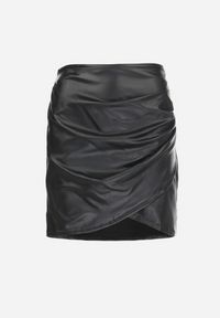 Born2be - Czarna Spódnica z Imitacji Skóry Marszczona Asymetryczna Vephi. Okazja: na co dzień. Kolor: czarny. Materiał: skóra. Styl: klasyczny, casual, elegancki