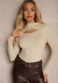 Renee - Beżowy Prążkowany Golf z Dekoltem Ozdobionym Cyrkoniami i Wycięciem Meriannes. Okazja: na co dzień. Typ kołnierza: golf. Kolor: beżowy. Materiał: prążkowany. Wzór: aplikacja. Styl: casual, elegancki #1