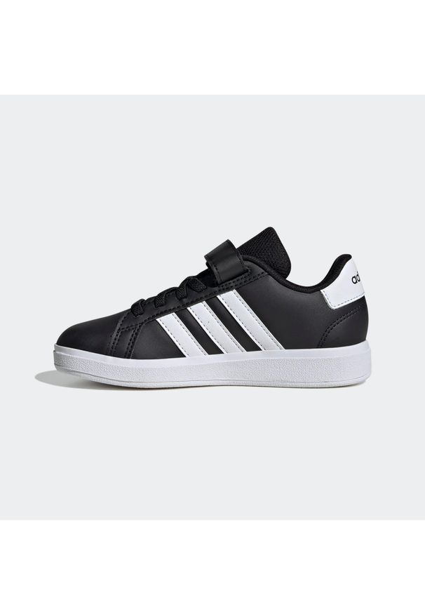 Adidas - Buty dla dzieci ADIDAS Grand Court. Zapięcie: rzepy. Kolor: biały, czarny, wielokolorowy. Materiał: guma, materiał, kauczuk, syntetyk. Szerokość cholewki: normalna. Sport: turystyka piesza