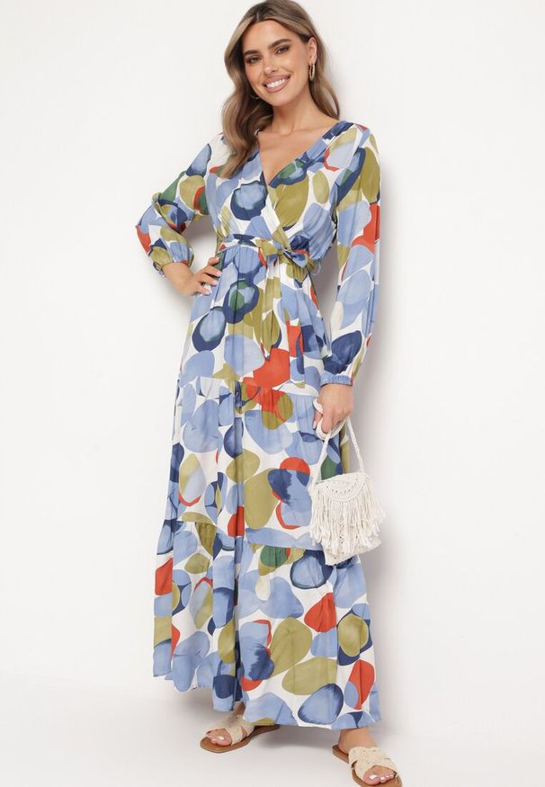 Born2be - Niebieska Wiskozowa Sukienka z Gumką w Pasie i Materiałowym Paskiem z Trójkątnym Dekoltem Fumella. Okazja: na co dzień. Kolor: niebieski. Materiał: wiskoza, materiał. Długość rękawa: długi rękaw. Typ sukienki: proste. Styl: klasyczny, casual