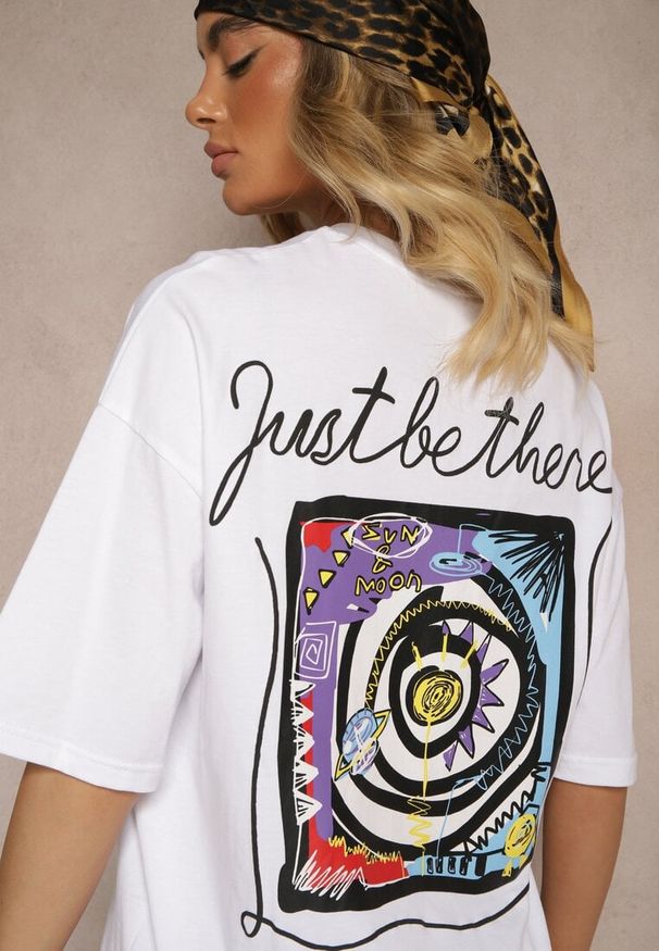 Renee - Biały T-shirt Koszulka z Bawełny Ozdobiona Nadrukiem i Napisem Just Be There Felena. Kolor: biały. Materiał: bawełna. Wzór: napisy, aplikacja, nadruk