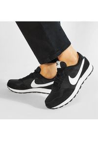 Nike Sneakersy Md Valiant (Gs) CN8558 002 Czarny. Kolor: czarny. Materiał: materiał #3