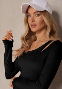 Renee - Czarna Bluzka o Asymetrycznym Kroju Tatorella. Okazja: na co dzień. Kolor: czarny. Długość rękawa: długi rękaw. Długość: długie. Styl: casual, elegancki