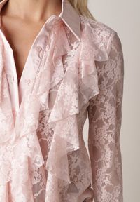 Born2be - Różowa Koszula Koronkowa z Wiskozy z Bawełną Ozdobiona Falbanami Hermerine. Kolor: różowy. Materiał: wiskoza, bawełna, koronka. Wzór: aplikacja. Styl: elegancki, klasyczny #5