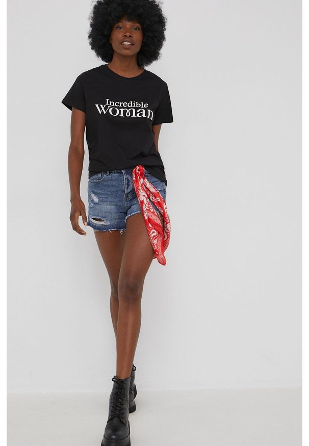 Answear Lab szorty jeansowe Push Up answear.LAB X limitowana kolekcja festiwalowa BE BRAVE damskie gładkie high waist. Okazja: na co dzień. Stan: podwyższony. Kolor: niebieski. Materiał: jeans. Wzór: gładki. Styl: wakacyjny