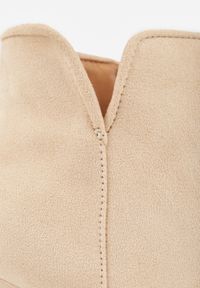 Born2be - Jasnobeżowe Botki na Szpilce ze Szpiczastym Noskiem Reyi. Okazja: na co dzień. Nosek buta: szpiczasty. Kolor: beżowy. Materiał: skóra. Obcas: na szpilce. Styl: casual, elegancki, klasyczny. Wysokość obcasa: średni #6