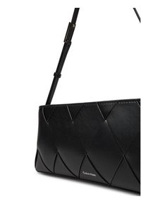 Calvin Klein Torebka Ck Woven Elongated Shoulder Bag K60K612992 Czarny. Kolor: czarny. Materiał: skórzane