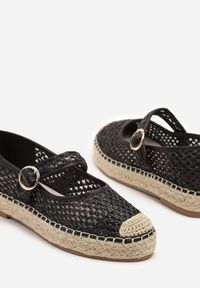 Renee - Czarne Espadryle z Plecionki z Ozdobnym Noskiem Sprzączką i Wkładką ze Skóry Eranwena. Okazja: na co dzień. Zapięcie: sprzączka. Kolor: czarny. Materiał: skóra. Wzór: aplikacja. Sezon: lato. Styl: elegancki, casual #4