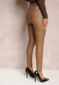 Renee - Brązowe Spodnie Skinny z Ekoskóry Operwena. Kolor: brązowy #3