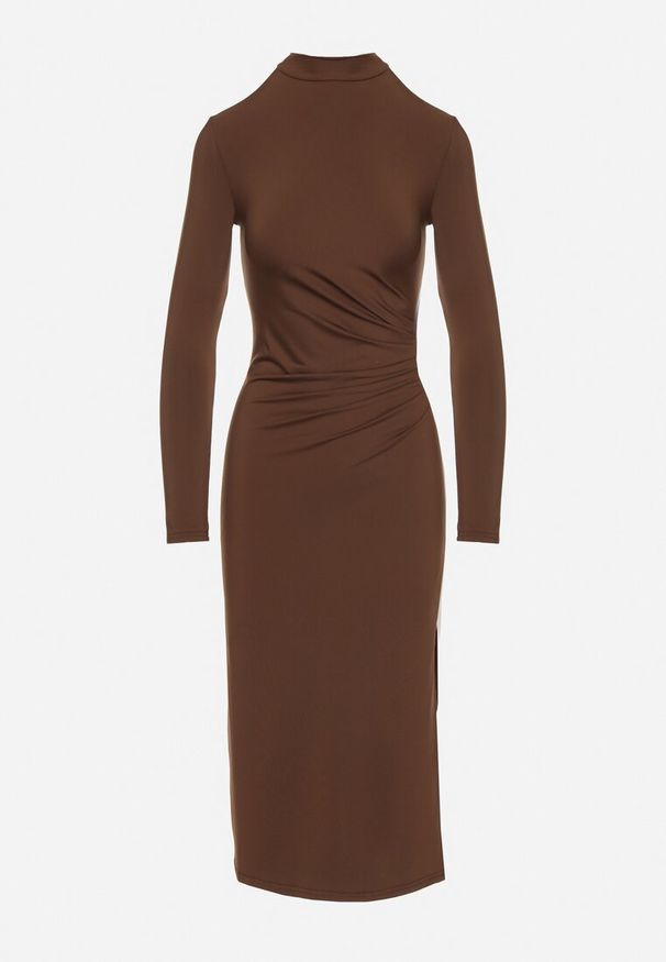 Born2be - Ciemnobrązowa Taliowana Sukienka Midi z Półgolfem i Marszczeniem Abigiana. Okazja: na co dzień. Kolor: brązowy. Materiał: wiskoza. Typ sukienki: proste. Styl: casual, elegancki. Długość: midi