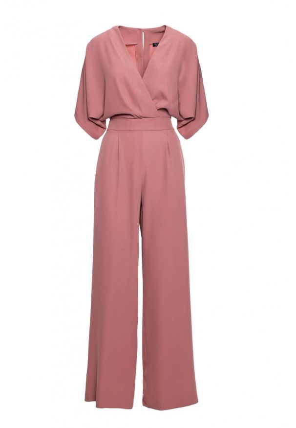 Stylove - Elegancki kombinezon damski z kopertowym dekoltem różany. Okazja: na komunię, na imprezę, na randkę, na wesele, na spotkanie biznesowe, na ślub cywilny. Kolor: pomarańczowy, różowy. Materiał: tkanina. Długość rękawa: krótki rękaw. Długość: krótkie. Wzór: gładki. Styl: elegancki