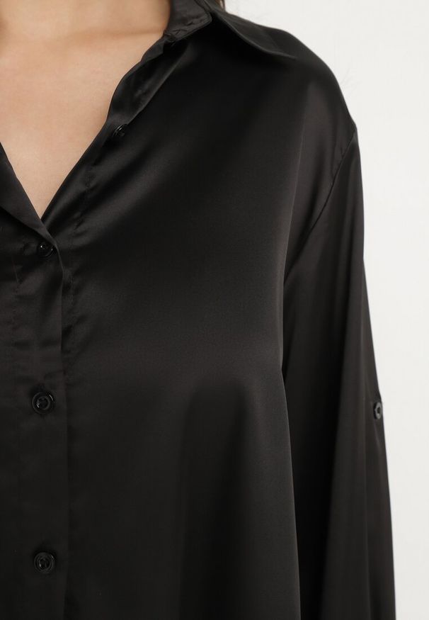 Born2be - Czarna Koszula z Zapięciem na Guziki z Długim Rękawem z Możliwością Podwinięcia Tesadina. Okazja: na spotkanie biznesowe, do pracy, na co dzień. Typ kołnierza: kołnierzyk klasyczny. Kolor: czarny. Materiał: jeans. Długość rękawa: długi rękaw. Długość: długie. Styl: elegancki, casual, klasyczny, biznesowy