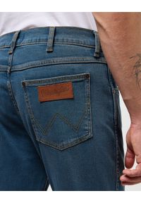 Wrangler - WRANGELR LARSTON MĘSKIE SPODNIE JEANSOWE JEANSY DŻINSY STORMY WASH 112360394