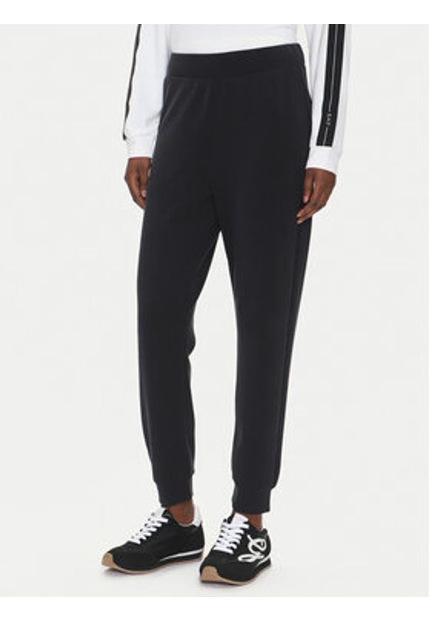 EA7 Emporio Armani Dres 7W000121 AF12643 M0003 Biały Regular Fit. Kolor: biały. Materiał: syntetyk