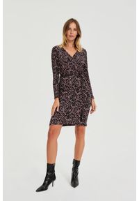 MOODO - Dopasowana sukienka czarna. Kolor: czarny. Materiał: poliester, elastan #1