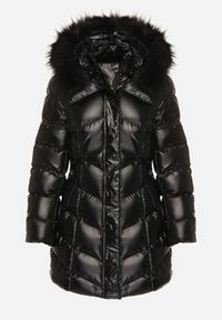 Born2be - Czarna Pikowana Kurtka przed Kolano z Kapturem i Futerkiem Salasa. Typ kołnierza: kaptur. Kolor: czarny. Materiał: futro. Długość: długie. Styl: elegancki #2