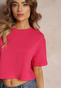 Renee - Fuksjowy T-shirt o Fasonie Cropped Oversize Brighta. Kolor: różowy. Materiał: jeans #5