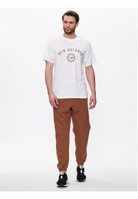 New Balance T-Shirt Sport Seasonal Graphic MT31904 Biały Relaxed Fit. Kolor: biały. Materiał: bawełna. Styl: sportowy #4