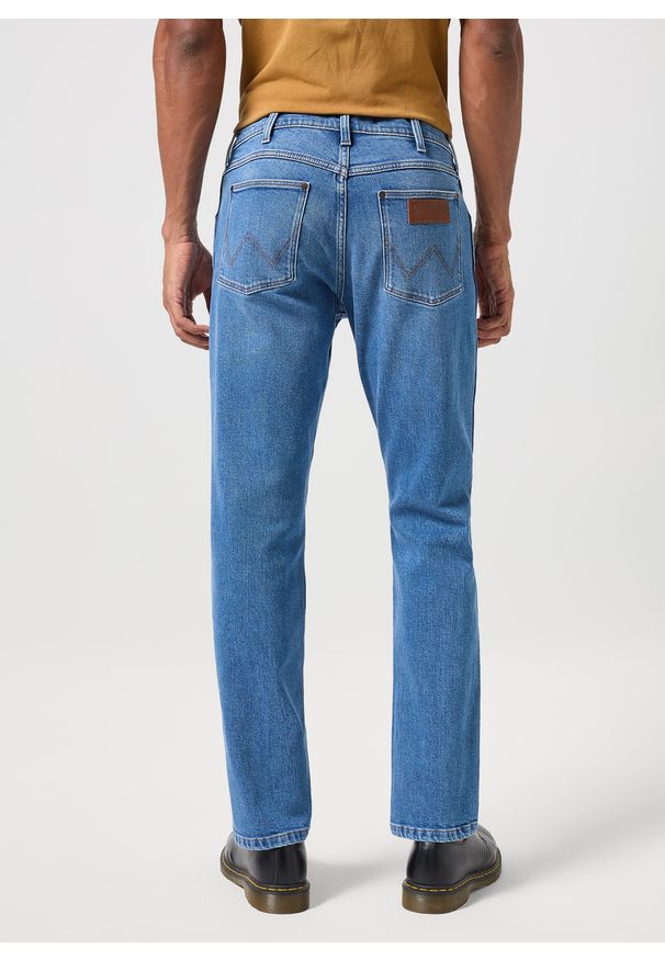Wrangler - WRANGLER GREENSBORO MĘSKIE SPODNIE JEANSOWE DŻINSY GARNER BLUE 112350836 W15Q018009