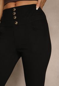 Renee - Czarne Spodnie High Waist z Gumką w Talii i Ozdobną Imitacją Guzików Wedevire. Stan: podwyższony. Kolor: czarny. Wzór: aplikacja #5
