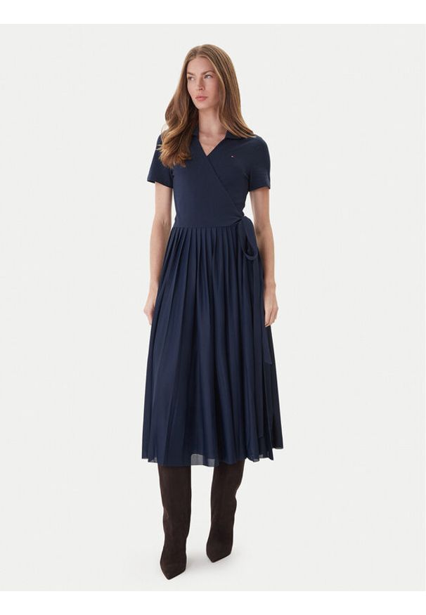 TOMMY HILFIGER - Tommy Hilfiger Sukienka codzienna 1985 WW0WW45733 Granatowy Regular Fit. Okazja: na co dzień. Kolor: niebieski. Materiał: syntetyk. Typ sukienki: proste. Styl: casual