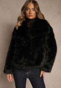 Renee - Czarna Kurtka Futerko o Pudełkowym Kroju z Jednorzędowym Zapięciem Tiliana. Okazja: na imprezę, na co dzień. Kolor: czarny. Materiał: futro. Styl: elegancki, casual